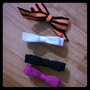 Four vintage 90’s shoelace hair bow clips